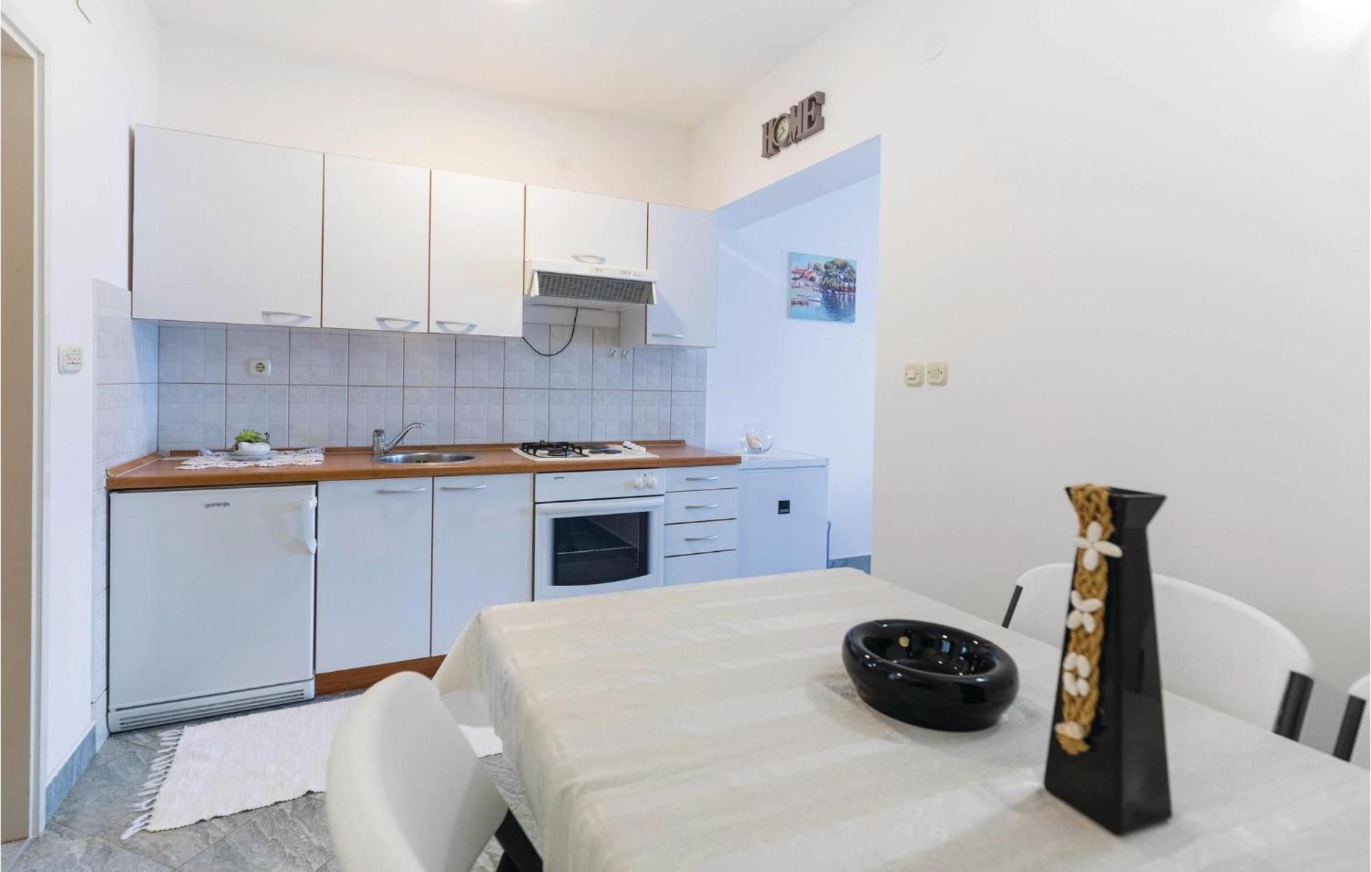 Awesome Apartment In Duba With Wifi Bagian luar foto